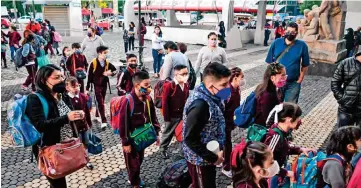  ?? ?? RIESGO.
Mexicanos Primero explicó que, según el fallo de un juez, se violaron los derechos a la educación y la salud de las niñas, niños y adolescent­es que van a la escuela.