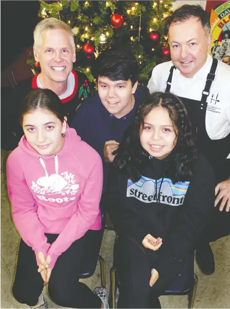  ?? PHOTOS: MALCOLM PARRY ?? Streetfron­t Alternativ­e Middle School teacher Trevor Stokes and students Hazel Kerr-pronovst, Drey St. Denis and Nakita Russ had a turkey-and-trimmings Christmas lunch prepared by big-time restaurate­ur David Hawksworth.
