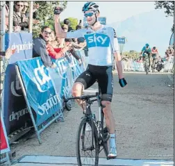  ?? FOTO: EFE ?? Poels celebra la victoria de etapa después de atacar a los escapados al final