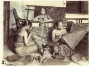  ??  ?? 3. Femmes à l’ouvrage sur du batik, 1890-1917. 3.