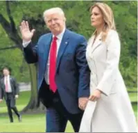  ?? EFE. ?? Melania con abrigo de Gucci.