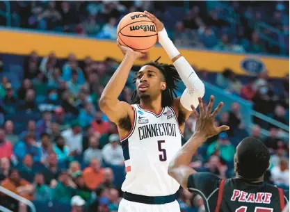  ?? FRANK FRANKLIN II/AP ?? Former Uconn forward Isaiah Whaley shoots against New Mexico State during a game on March 17 in Buffalo, New York.