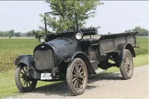  ?? PHOTOS: CLAYTON SEAMS/DRIVING ?? Ken Glanville’s unrestored 1918 Chevrolet Model T one-ton truck was built in Oshawa, Ont.
