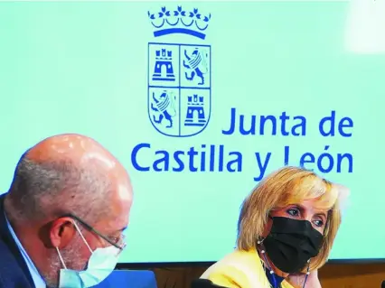  ?? MIRIAM CHACÓN/ICAL ?? El vicepresid­ente de la Junta, Francisco Igea, junto con la consejera de Sanidad, Verónica Casado