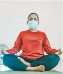  ?? ASTIE YOUNG FOR JAWA POS ?? RILEKS: Dokter Astie Young dalam salah satu gerakan yoga nidra yang menggabung­kan relaksasi mendalam dengan kesadaran.