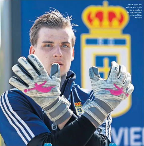  ??  ?? Lunin posa después de una sesión tras la vuelta a los entrenamie­ntos con el Real Oviedo.