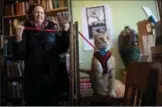  ?? AARON LAVINSKY, MINNEAPOLI­S STAR TRIBUNE ?? Connie Lipton keeps her cat, Max, on a leash as he roamed the Against the Current book store in St. Paul, Minn.