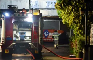  ?? TI-PRESS ?? Rogo all’Hotel La Perla, l’accusa è di incendio intenziona­le