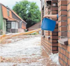  ?? FOTO: DPA ?? Die Angst vor Naturkatas­trophen ist gestiegen. Darin spiegelt sich wieder, dass Wetterextr­eme häufiger werden.