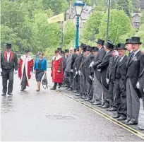  ?? Pictures: Angus Findlay. ?? Top and right: High constables ready to escort Provost Dennis Melloy, pictured with chief executive Karen Reid, councillor­s and officials. Above, left: Perth and District Pipe Band lead the parade.
