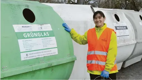  ?? Foto: Viktoria Gerg ?? Durch Paten sollen illegale Müllablage­rungen an Containers­tationen reduziert werden. Silvia Knauer aus Donauwörth ist eine von ihnen.