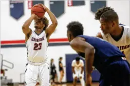  ?? ANDRES LEIVA / THE PALM BEACH POST ?? Oxbridge’s Ronique Spencer scored a game-high 15 points in the ThunderWol­ves’ 53-38 victory against Coral Springs Charter on Tuesday night.