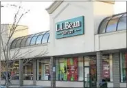  ?? LUTHER TURMELLE — NEW HAVEN REGISTER ?? The exterior of the L.L. Bean Outlet store in Orange