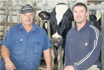  ??  ?? Bertrand Janelle a longtemps espéré que son fils Jean-François revienne travailler à la ferme.