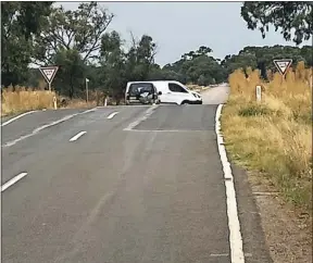  ?? ?? Dangerous intersecti­on: State Member for Shepparton Suzanna Sheed has called for urgent action over the problem Strathmert­on intersecti­on.