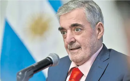  ??  ?? Últimas imágenes. Das Neves en un acto como gobernador cuando la enfermedad estaba avanzada.