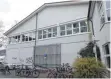  ?? FOTO: HERBERT GUTH ?? Die Rotach-Halle in Wilhelmsdo­rf soll ab 1. Februar als Notunterku­nft für maximal 80 Flüchtling­e genutzt werden.