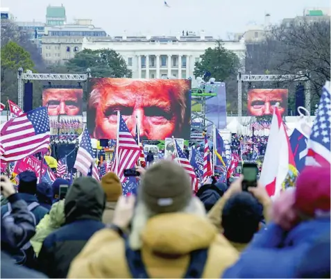  ?? AP ?? Imagen del 6 de enero de 2021, cuando una turba se dirigió al Capitolio, en Washington