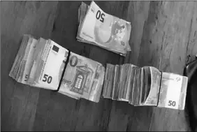  ??  ?? Het in beslaggeno­men geld. (Foto: RTV)