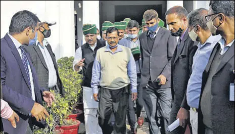  ?? SANCHIT KHANNA/HT PHOTO ?? Delhi CM Arvind Kejriwal leaves the Vidhan Sabha after a meeting with leaders of various farm unions.