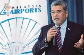  ?? SAAD
PIC BY AIZUDDIN ?? Malaysia Airports Holdings Bhd managing director Datuk Badlisham Ghazali says the radio over fibre foreign object debris detection system at Runway 2 will start this month.