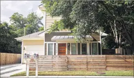  ?? SHELBY TAUBER / AMERICAN-STATESMAN ?? Neighbors have complained that this short-term rental on Garden Street in East Austin is the site of loud parties that disrupt the neighborho­od. The Austin City Council approved a moratorium early Friday on “Type 2” short-term rentals that are not...