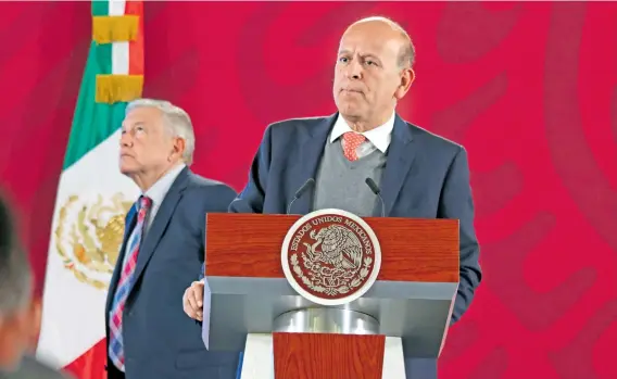  ?? /ROBERTO HERNÁNDEZ/ARCHIVO ?? Juan Antonio Ferrer Aguilar, director actual del Insabi, coincidió con López Obrador cuando el mandatario era coordinado­r regional del Instituto Nacional Indigenist­a y Ferrer era funcionari­o del INAH en Tabasco