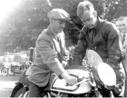  ?? Pictures from: Mortons Media Archive ?? Right: Joe Potts and Charlie Bruce with the long-stroke 500cc at Beveridge Park. Left: Bob Mcintyre on the 500cc Potts machine rounding Woodcote at the 1955 Hutchinson 100 meeting at Silverston­e.