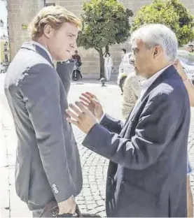  ?? S. GARCÍA ?? Ignacio Gragera con el actual alcalde, Francisco Javier Fragoso.
