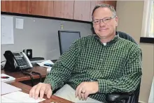  ?? KRIS DUBE THE WELLAND TRIBUNE ?? New Hope Centre chief executive officer Jon Braithwait­e on his first day Monday.