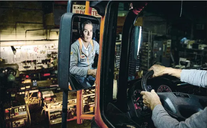  ?? ÀLEX GARCIA ?? Jordi Juvanteny al volante del camión Man 6x6 del equipo KH-7 Epsilon que comparte con José Luis Criado y Jordi Ballbé