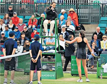  ??  ?? Making her point: Johanna Konta complains to chair umpire Paula Vieira Souza after a controvers­ial line call