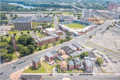  ?? MARK MIRKO/HARTFORD COURANT ?? Low-cost loans from Cigna and Stanley Black & Decker are contributi­ng to the financing of the $200 million-plus North Crossing developmen­t, seen at top right, where the first 270 of 1,000 planned apartments are now under constructi­on near Dunkin’ Donuts Park.