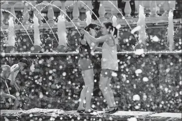  ?? AP FILE PHOTO ?? In July, Russian girls cooled themselves in a fountain in Moscow. 2014 was Earth’s hottest year on record, scientists at two U.S. agencies said yesterday.