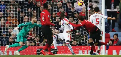  ?? (Jason Cairnduff/ Reuters) ?? CRYSTAL PALACE’S Cheikhou Kouyate (center) scores a goal that would be is later disallowed by referee for offside in the draw vs Manchester United at Old Trafford on Saturday.