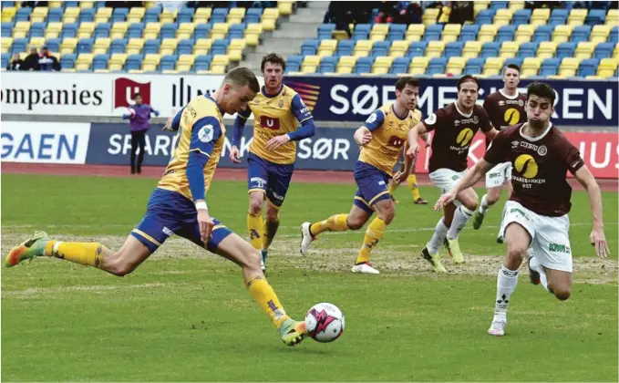  ?? ARKIVFOTO ?? SCORET: Martin Hoel Hoel Andersen scoret Jervs mål etter bare fem minutter på Isachsens stadion søndag kveld. Dette bildet er fra en annen kamp.