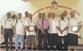  ?? Photo: Fiji Sugar Corporatio­n ?? The Fiji Sugar Corporatio­n graduates in India with FSC’s chief operating officer, Navin Chandra (middle).