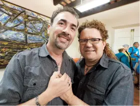  ??  ?? Reinaldo Pérez González y César Augusto Arce serán una de las 73 parejas homosexual­es que se casarán el domingo en San Juan.