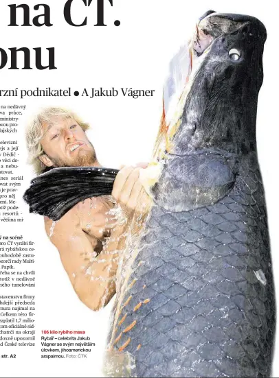  ??  ?? 106 kilo rybího masa Rybář – celebrita Jakub Vágner se svým největším úlovkem, jihoameric­kou arapaimou.
Foto: ČTK