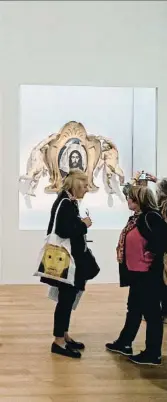  ?? IAN LANGSDON / EFE ?? Les obres d’un visionari. Els visitants omplen des del primer dia les sales del Grand Palais de París, on s’organitza l’exposició sobre el Greco, oberta fins al 10
de febrer