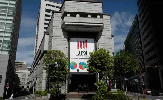  ?? AFP/VNA Photo ?? The Tokyo Stock Exchange. The Nikkei stock index rose 0.36 per cent, after the Japanese benchmark hit a 33-year high on optimism over the US debt deal and a weaker yen, which helps the country's exporters.