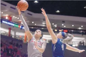  ?? ROBERTO E. ROSALES/ JOURNAL ?? Lobos guard Cherise Beynon, left, puts up a layup around Nevada’s Halie Bergman during New Mexico’s MWC win in the Pit on Saturday.