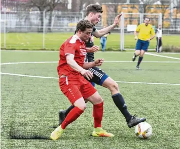  ?? Foto: Christian Kruppe ?? Der Einsatz muss stimmen, wie hier von Königsbrun­ns Erkan Koz gegen Babenhause­n, dann sind für die abstiegsbe­drohten Teams der Region auch heute Punkte drin.