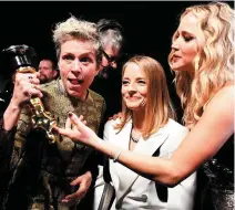  ??  ?? Best in show: Frances McDormand with her Oscar alongside Jodie Foster and Jennifer Lawrence