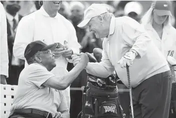  ?? CURTIS COMPTON AP ?? Honorary starter Lee Elder (left) shakes hands with six-time Masters champion Jack Nicklaus on Thursday.