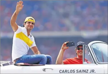  ??  ?? NUEVOS DESAFÍOS. Carlos Sainz sumará con McLaren su tercer equipo de F1 tras Toro Rosso y Renault.