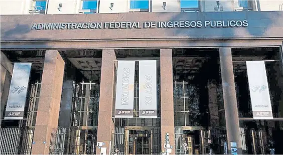  ?? ?? Cuentas públicas. El frente de la AFIP. La caída de la actividad económica se traduce en una drástica merma de la recaudació­n.