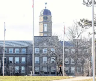  ?? ERIC WYNNE • THE CHRONICLE HERALD ?? A student walks along the campus of Dalhousie University in Halifax on Wednesday afternoon.