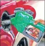  ?? REUTERS ?? With the latest hike, petrol price breached the ₹100-a-litre mark in Maharasthr­a.