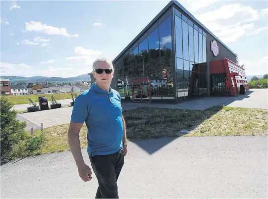  ?? FOTO: KNUT HEGGENES ?? I DIALOG: Leder for bedriftsav­delingen i Hjartdalba­ken, Terje Hegna, er i løpende dialog med to eiendomsin­vestorer for en eventuell overtakels­e av Bergbys-bygget.